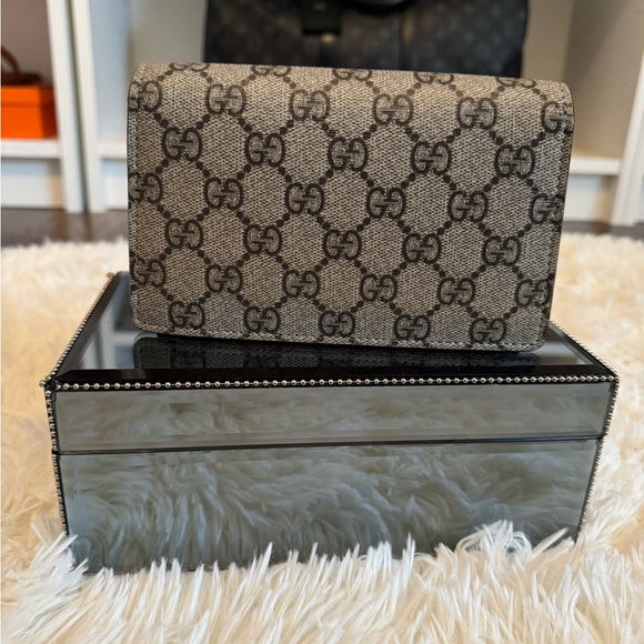 Authentic Gucci Beige Monogram Women's Bag - Picture 2 of 15